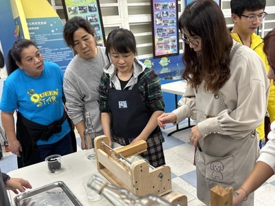 113.12.27家庭教育-家庭廢物利用(酒瓶製作小擺飾)