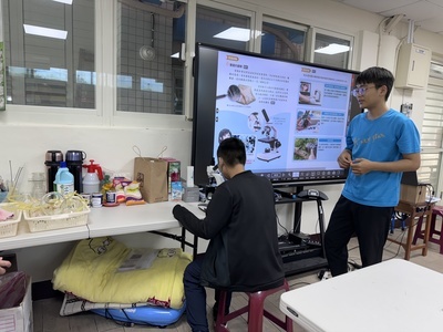 顯微鏡觀察家中的黴菌
